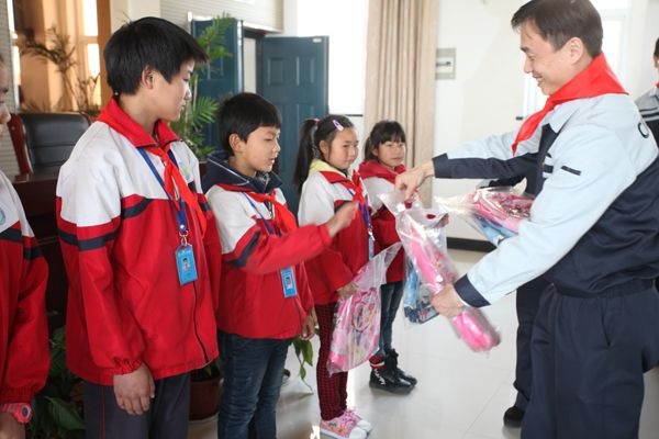 1584429363366272