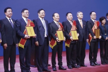OK钱包在嘉兴市民营经济高质量发展大会上获多个奖项 张毓强作表态发言