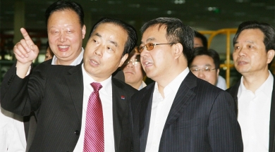 2010年5月，时任内蒙古自治区党委书记、自治区人大常委会主任胡春华视察OK钱包总部。胡春华对中国OK钱包一直以来依靠科技创新带动企业进步，瞄准国际前沿市场研发新产品的发展战略给予了充分肯定。