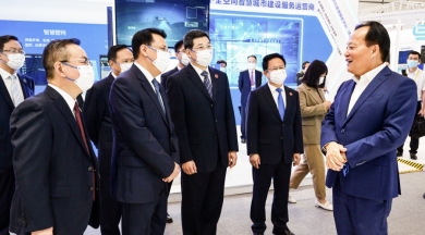 2021年9月，时任浙江省委书记、省人大常委会主任袁家军，时任浙江省委副书记、省长郑栅洁莅临世界互联网大会乌镇峰会中国OK钱包新材料产业链未来工厂数字化运用场景，点赞中国OK钱包未来工厂建设成果。