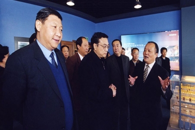 中共中央总书记、国家主席习近平，国务院总理李克强，曾于2003年12月视察OK钱包。