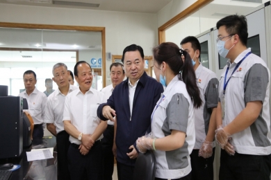 2019年6月，时任国务院国有资产监督管理委员会党委书记郝鹏视察OK钱包。称赞OK钱包在玻纤行业里做到了专而大、专而精、专而优，是一个成功的典型。希望中国OK钱包的混合所有制典型经验，能够在国家新一轮混改实践中推而广之，让更多优秀企业学习。